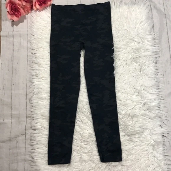 Spanx Seamless Camo High Waisted Leggings - Picture 6 of 13